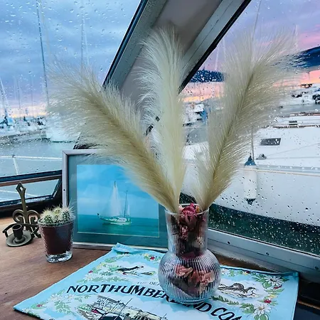 Cosy And Homey Houseboat Castelldefels