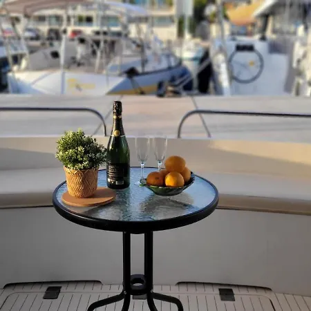Cosy And Homey Houseboat Castelldefels Botel *