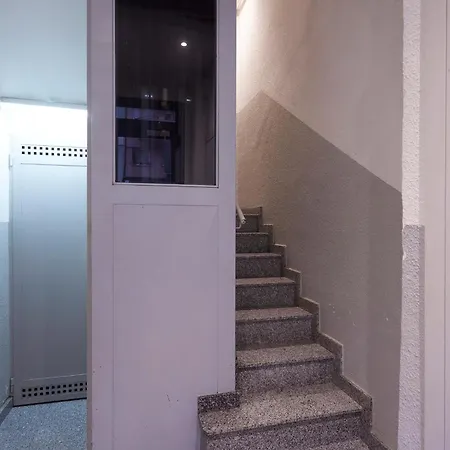 One Bedroom Flat Close To Beach Apartment *