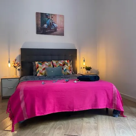 By La Rambla Rooms *