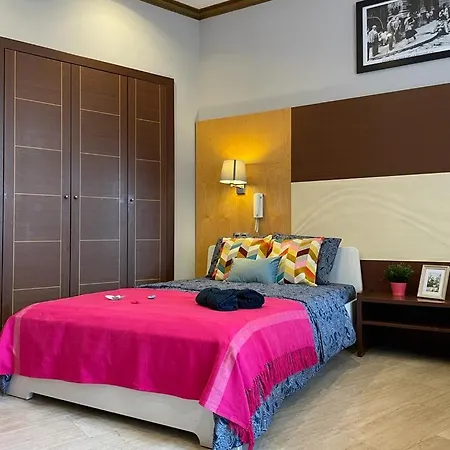 By La Rambla Rooms *