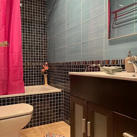 Hostel By La Rambla Rooms *