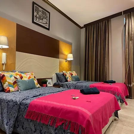 By La Rambla Rooms