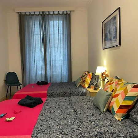 By La Rambla Rooms *