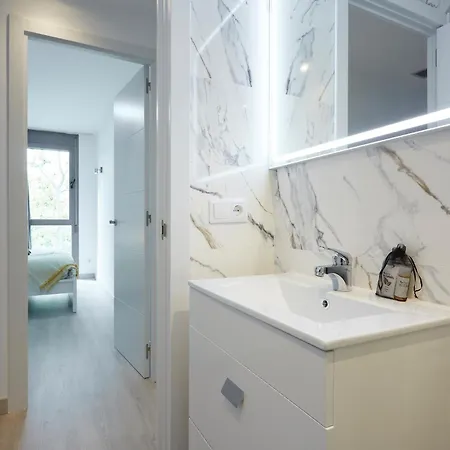 Three Bedroom Two Bathroom Close To Beach *