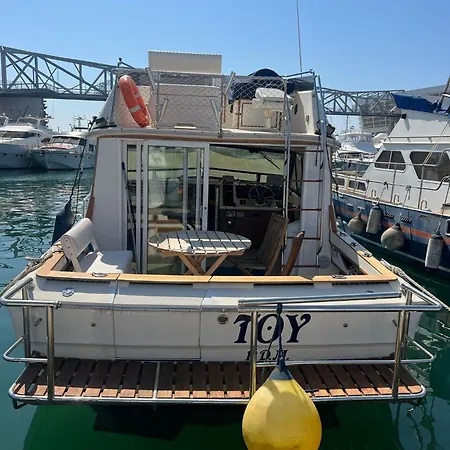 Toy, Tu Experiencia En El Mar Botel Barcelona