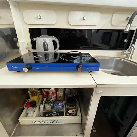 Barco Amplio Con 2 Camarotes / Comfy Boat With 2 Bedrooms - Botel *
