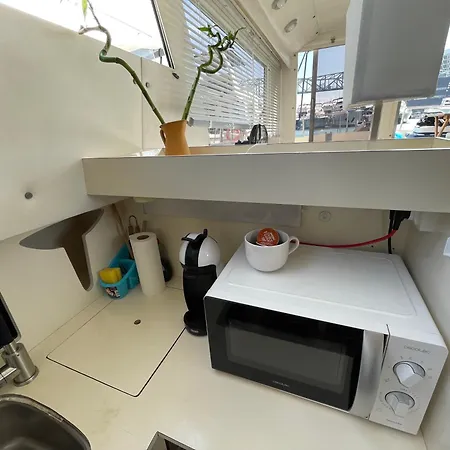 Botel Barco Amplio Con 2 Camarotes / Comfy Boat With 2 Bedrooms - Barcelona