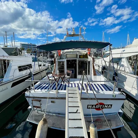 Barco Amplio Con 2 Camarotes / Comfy Boat With 2 Bedrooms - *