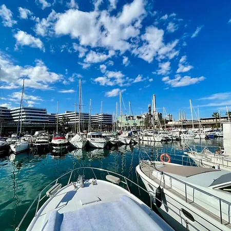Barco Amplio Con 2 Camarotes / Comfy Boat With 2 Bedrooms - Botel *