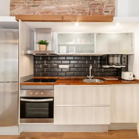 Apartamento Cozy With Balcony Sqm Barcelona