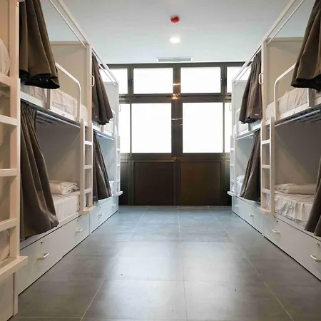 Sea Hostel *