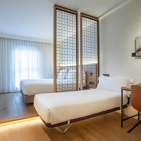Paxton Hotel 4*