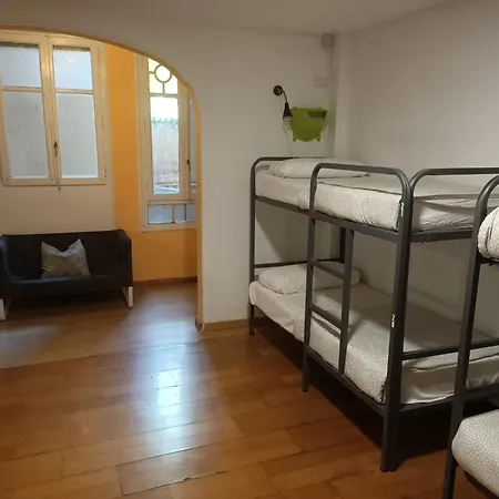 Diagonal House Hostel *