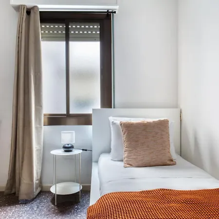 Daire Sants-montjuic 2br W Balcony Bcn-64 Barselona