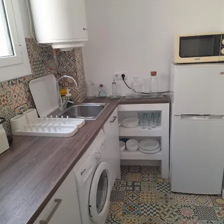 1 Casual Apartments *