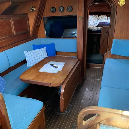 Bateau-hôtel Unique Wooden Sail Yacht + 2 Bikes Included! Sant Adrià de Besòs