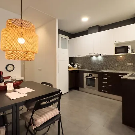 Ainb Sants Apartamento *