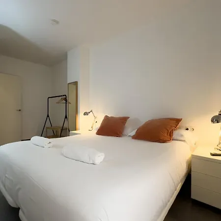 Ainb Sants Apartamento *