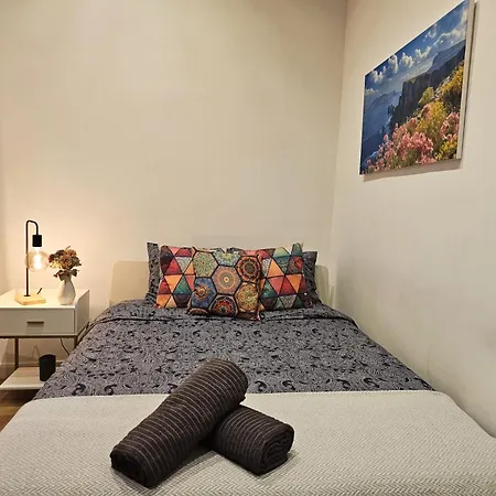 By La Rambla Rooms Ostello Barcellona