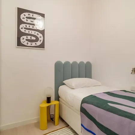 Daire Guestready - Lovely In The Heart Of *