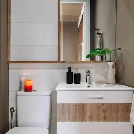 Zioba - 3 Bedroom And Balcony In Gracia Apartment