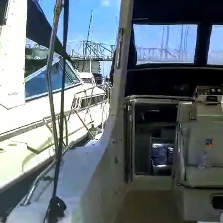 El Barco De Fiestas Botel *