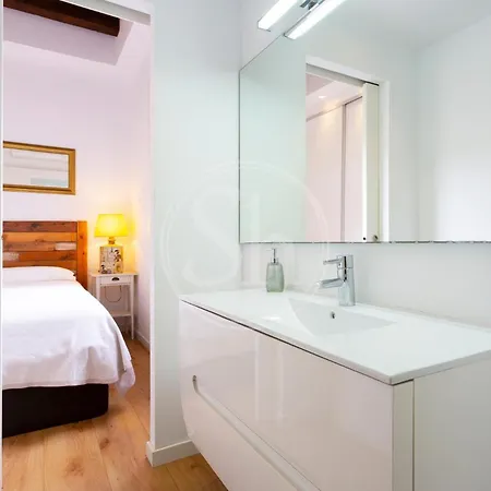 Moderno En Eixample Apartment