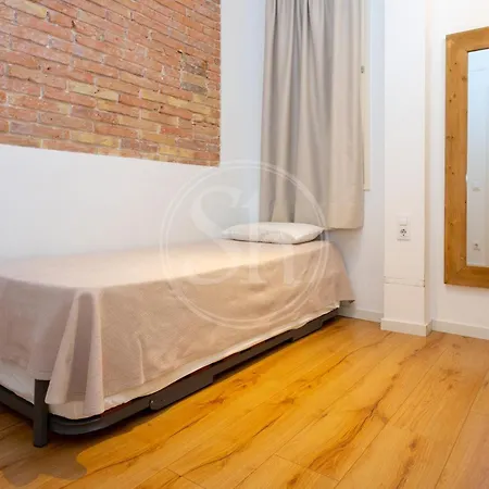Moderno En Eixample Apartment *