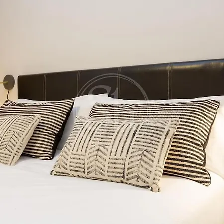 Elegante Cerca De La Sagrada Familia I