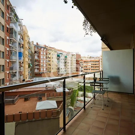 Bonito Cerca De Estacion De Sants * Barcelona
