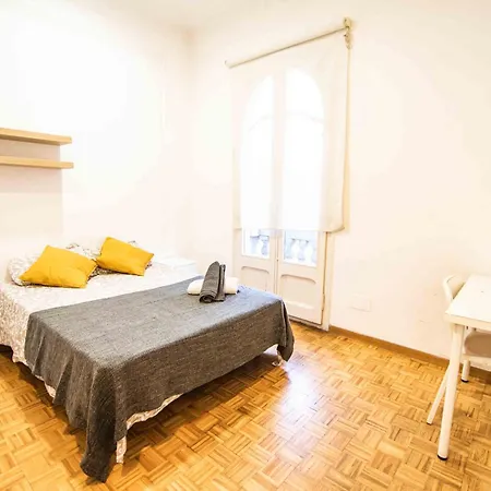 Balmes Private Hostal