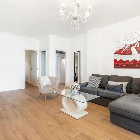 Fridays Flats Spacious 4br Family Retreat Barcellona