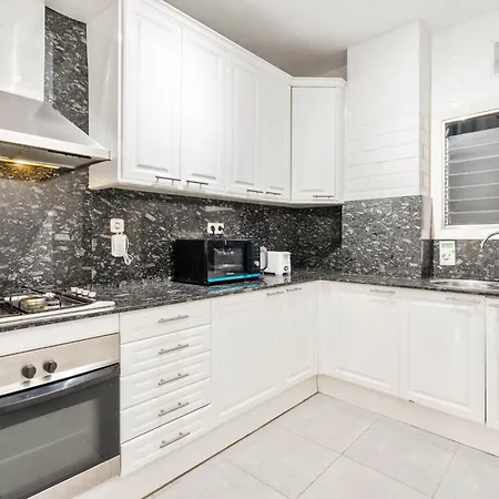 Fridays Flats Spacious 4br Family Retreat Barcellona