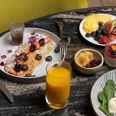 Almanac Hotel