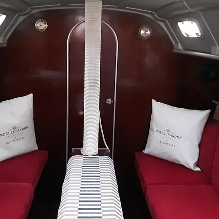 Amazing Flat In Classic Sailing Boat In