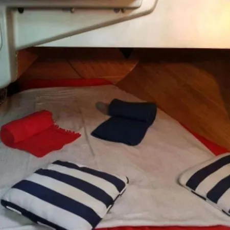 Botel Amazing Flat In Classic Sailing Boat In