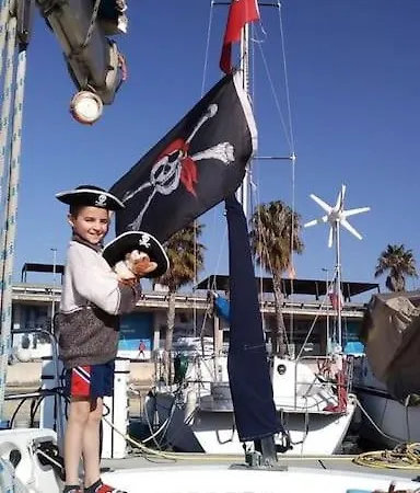Botel Amazing Flat In Classic Sailing Boat In