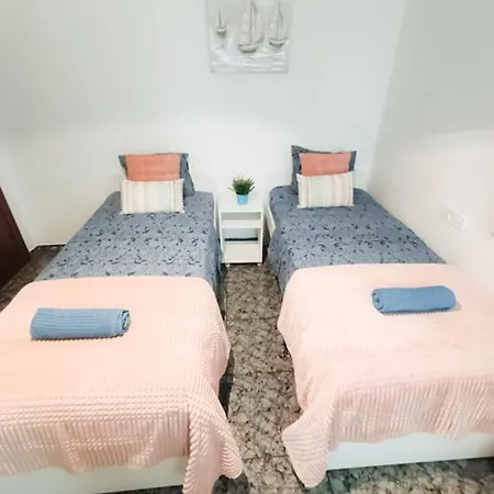 - Urquinaona Hostel Barcelona