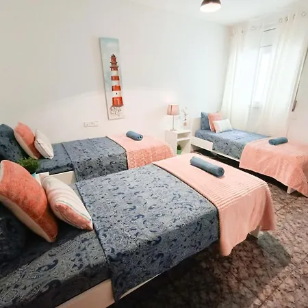 - Urquinaona Hostel *