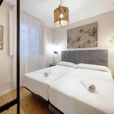 Bebarceloner Eixample - 4 Bedrooms Apartment Barcelona