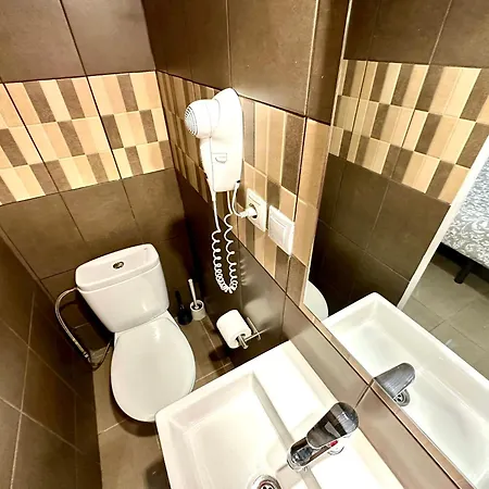 Apartment In By Perita Next Metro St T1