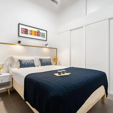 Almirall B2 Apartment