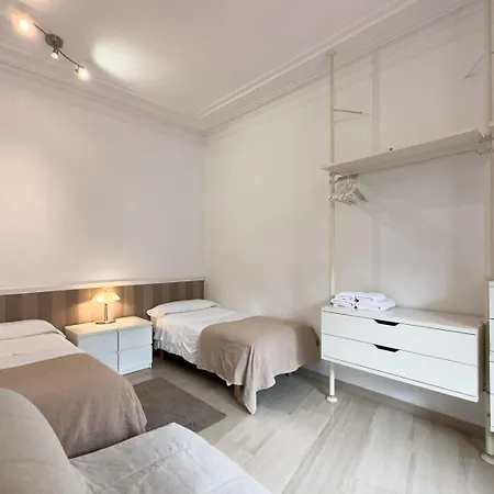 Apartment Fuer 5 Personen Ca 80 Qm In Barcelona-eixample, Costa Brava Costa Del Maresme Barcelona