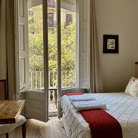 Casa Consell Gran Via, Gasthuis 2*
