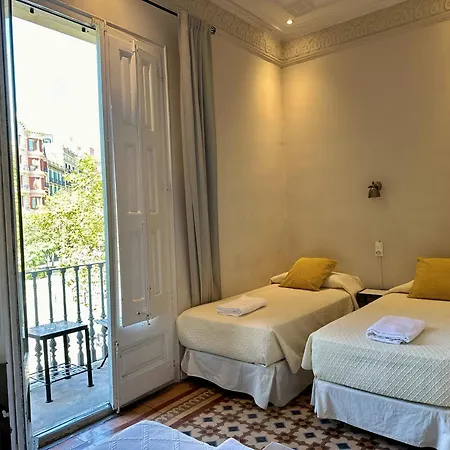 Casa Consell Gran Via, Gasthuis 2*