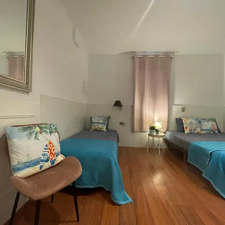 Moll De La Fusta Hostal *