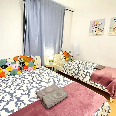 Sharing Flats In Gotico Hostel Barcelona