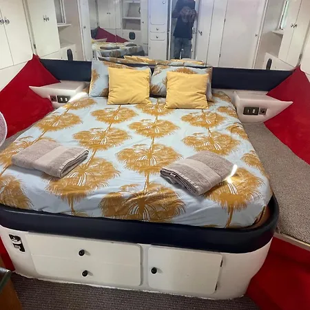 Spacious And Cozy Boat House In Barcelona Botel *