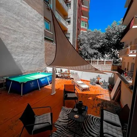 Avec Acces Prive, Terrasse, Piscine Apartment